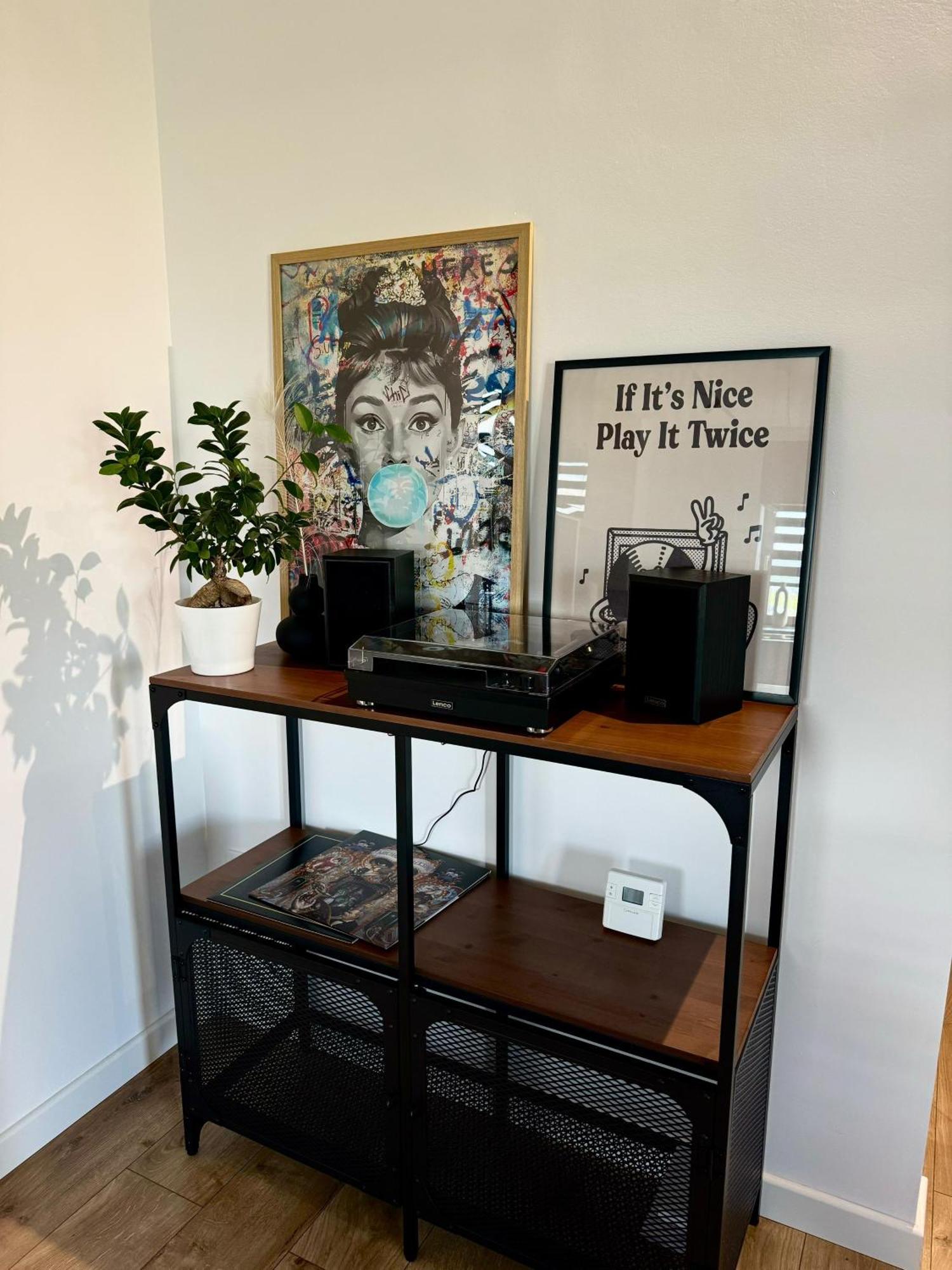 Apartment The Perfect Space - New1bedroom & Parking